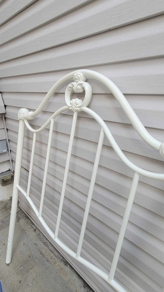 Antique-Style White Twin Bed Frame + Headboard - photo 3