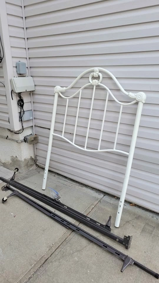 Antique-Style White Twin Bed Frame + Headboard - photo 4