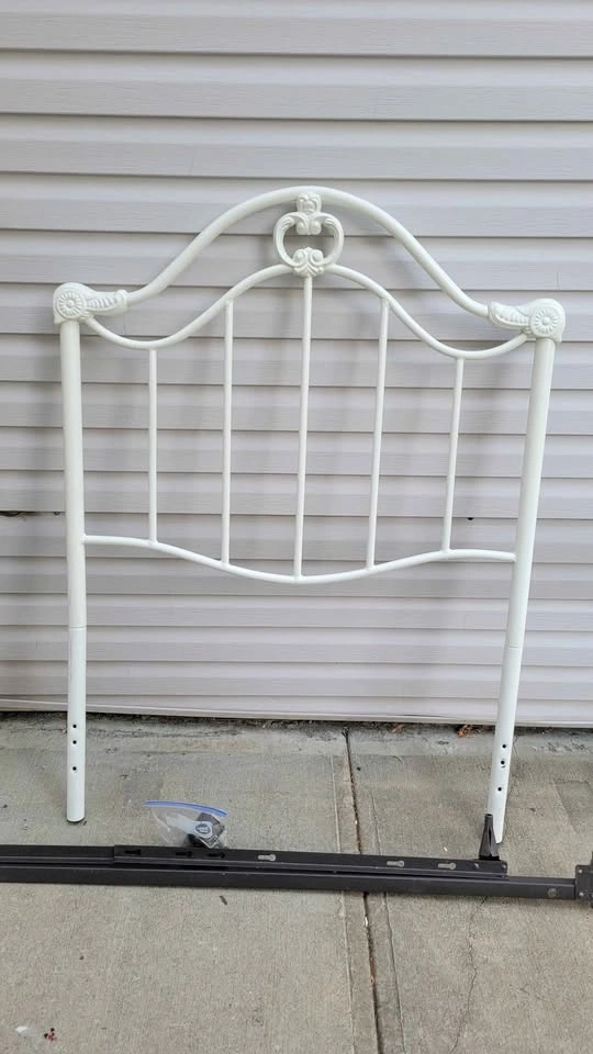 Antique-Style White Twin Bed Frame + Headboard - photo 5