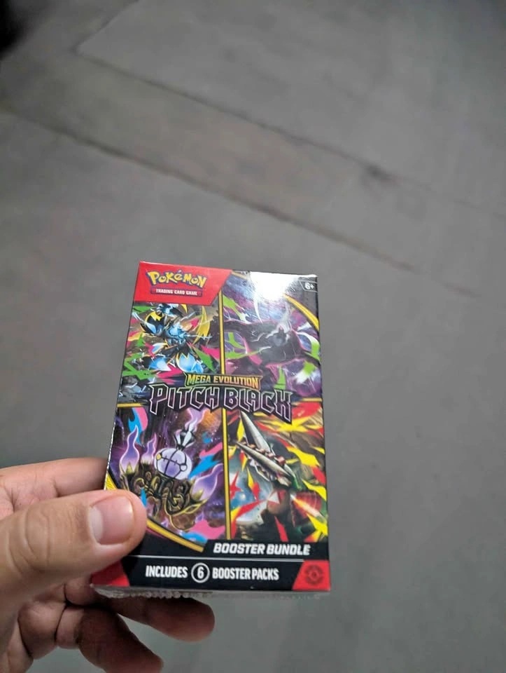 Pokémon TCG Mega Evolution Pitch Black Booster Bundle
