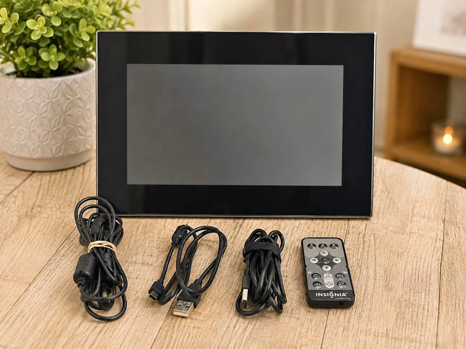 Insignia 9” Digital Photo Frame – Remote + FREE USB Included