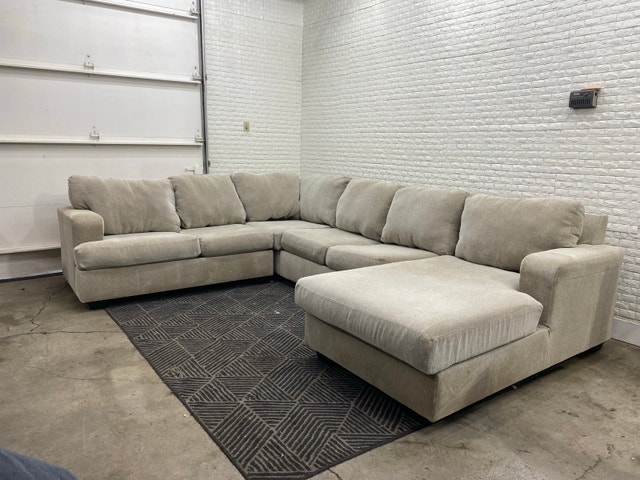 FREE DELIVERY Sectional