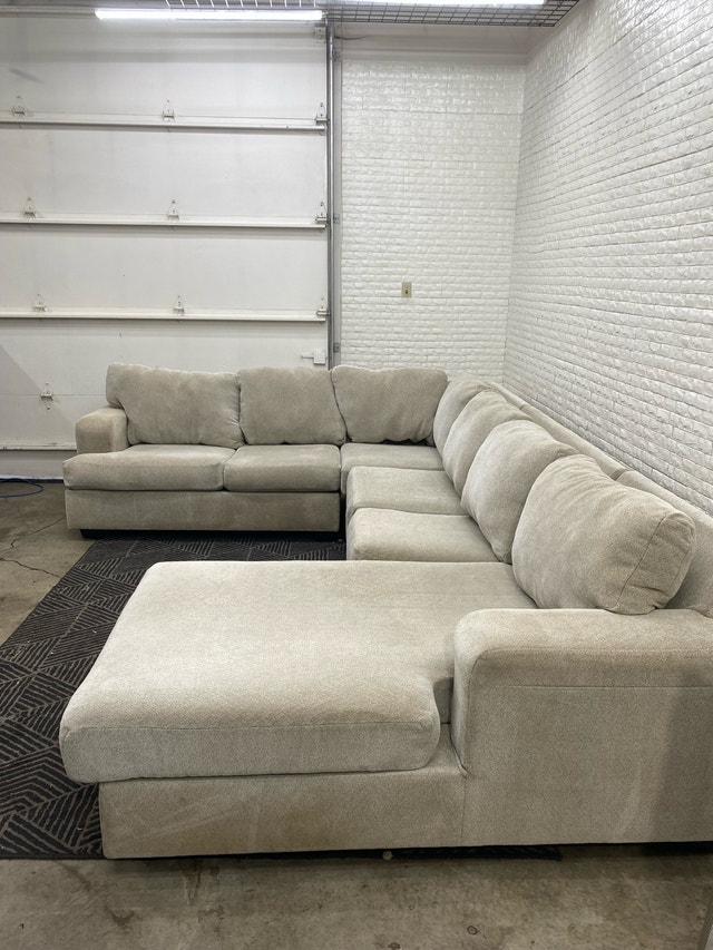FREE DELIVERY Sectional - photo 2