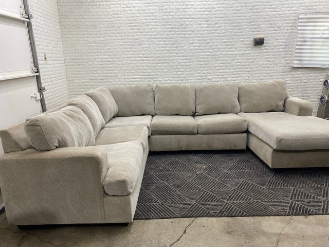 FREE DELIVERY Sectional - photo 3