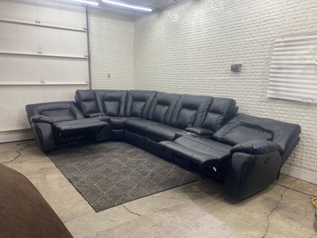 FREE DELIVERY Sectional - photo 2