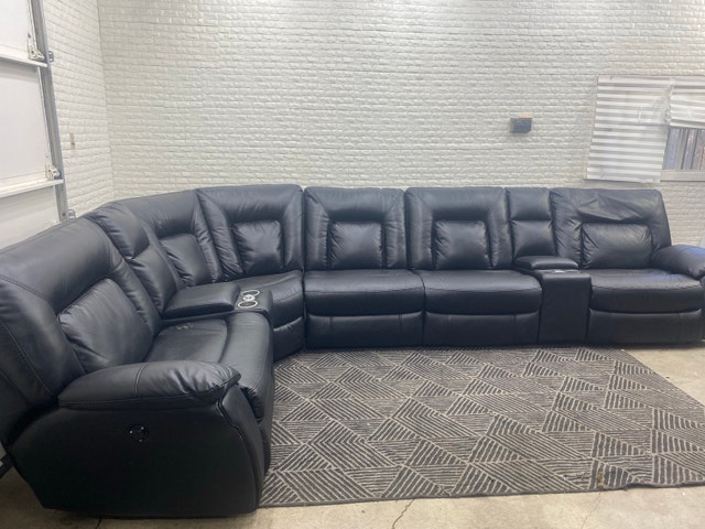 FREE DELIVERY Sectional - photo 3