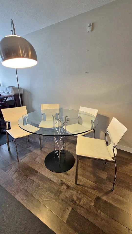 ScanDesigns Round Glass Dining Table - 42"