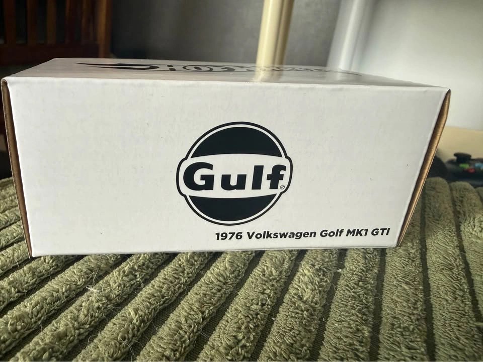 Hot Wheels Red Line Club 1976 Volkswagen Golf Mk1 GTI Gulf Editi - photo 3