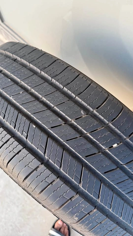 Michelin Defender Tires - Set of 4 - 225/65R17 102H