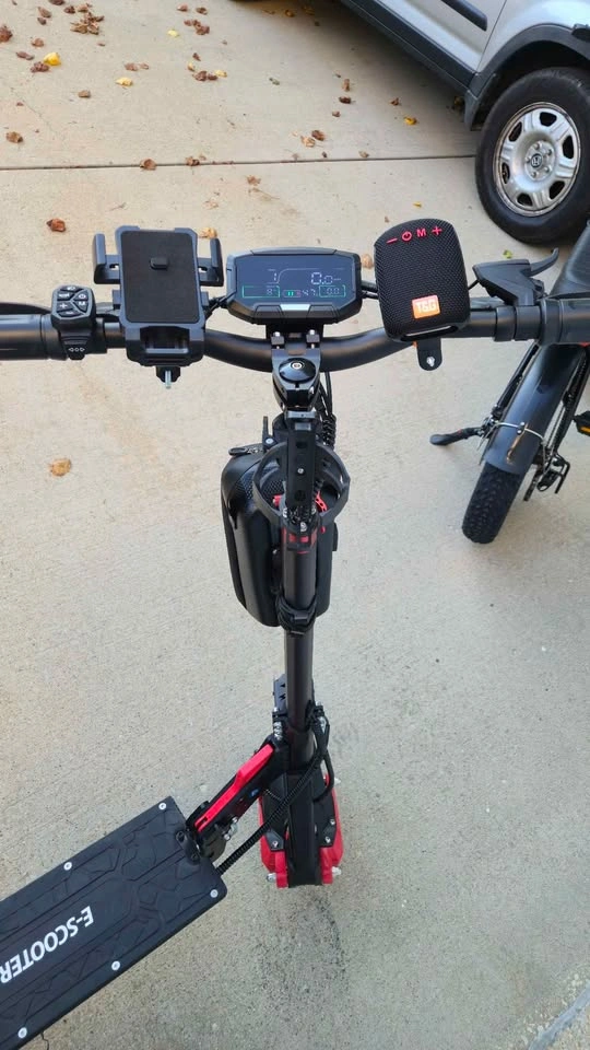 New Electric Scooter 31mph 60 Mile Range | Seat + Extras - photo 2