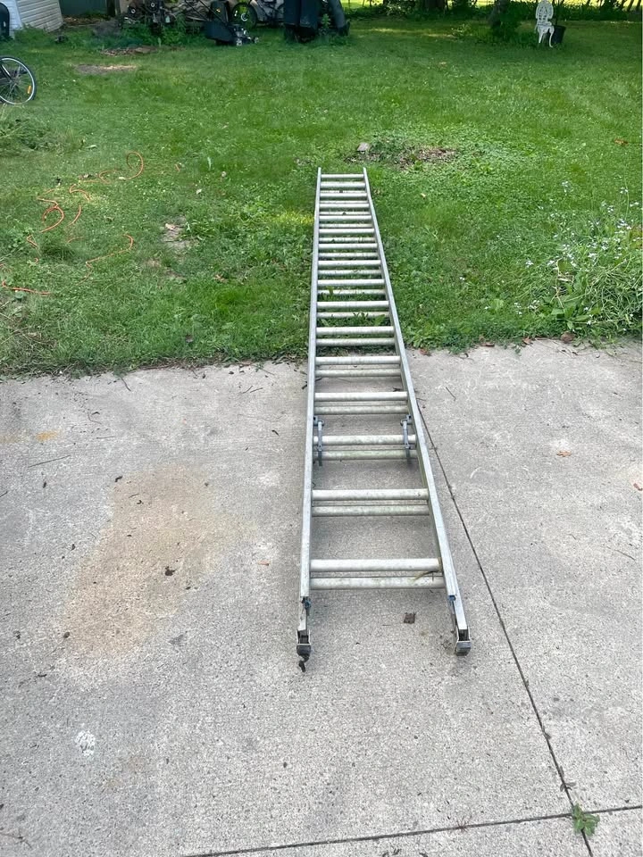 Aluminum Extension Ladder