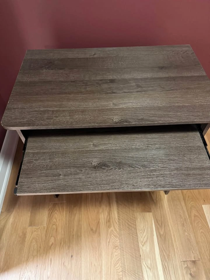 Small desk with keyboard tray - photo 2