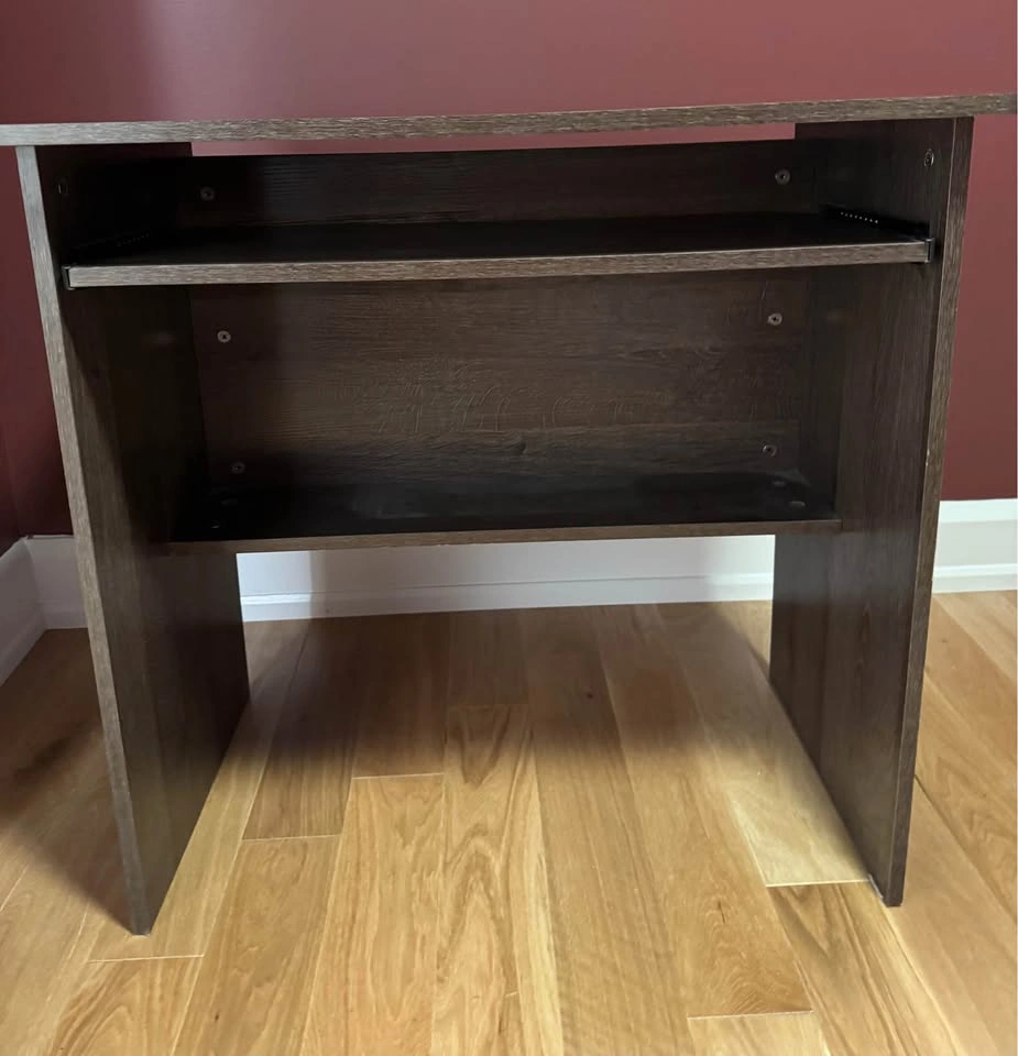 Small desk with keyboard tray - photo 3