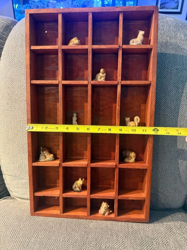 Vintage wooden curio/ trinket shelf - photo 3