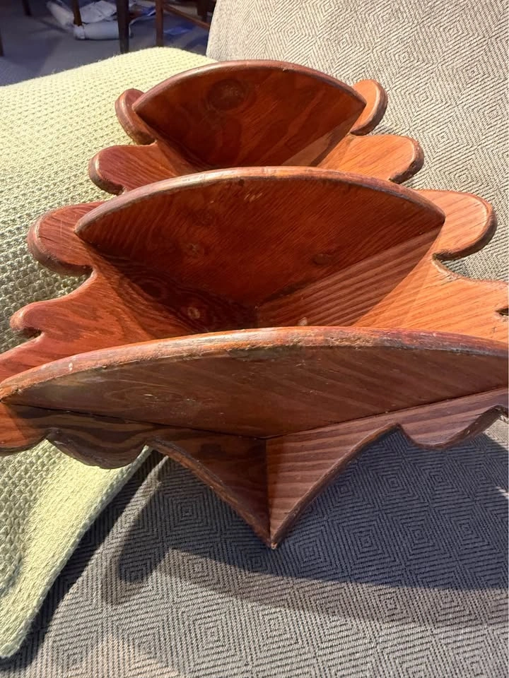 Vintage three-tier wooden corner wall display shelf - photo 2