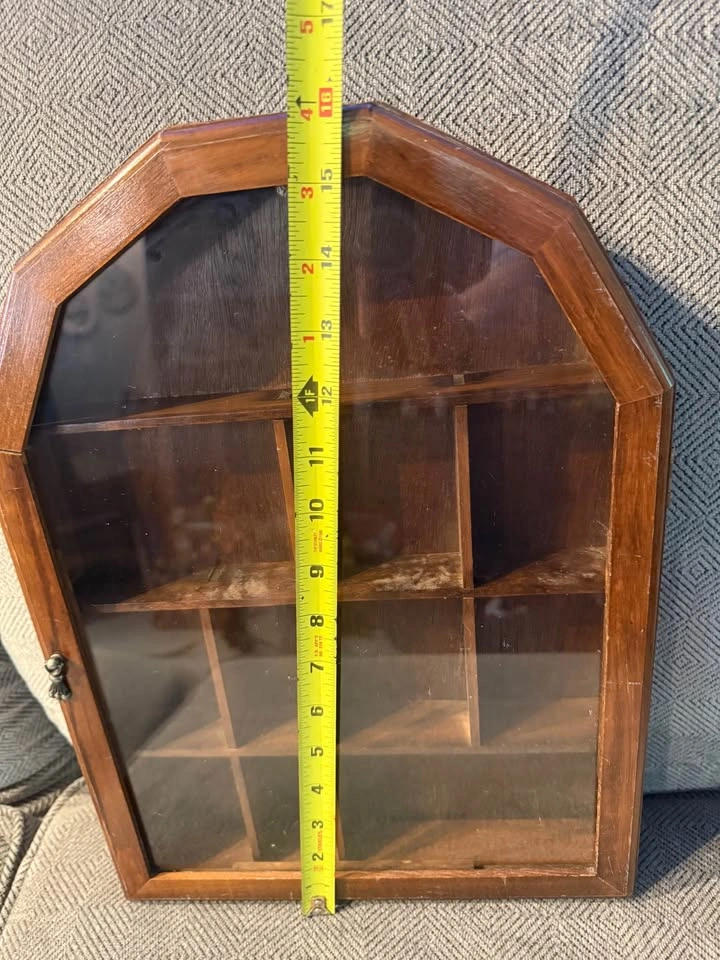 Vintage wood/ curio cabinet - photo 3