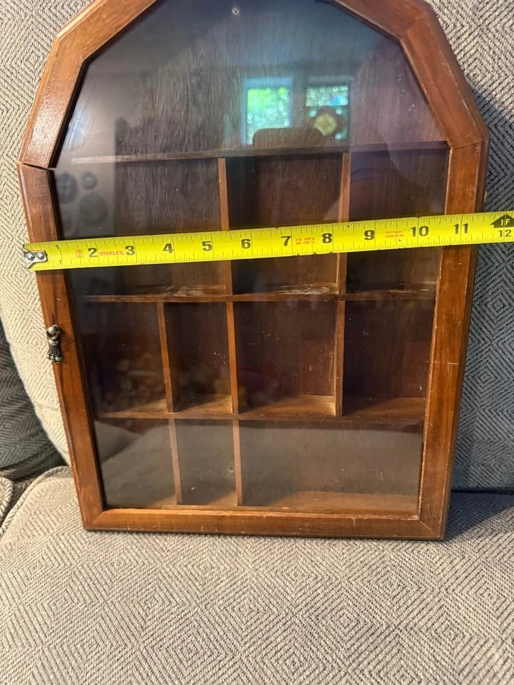 Vintage wood/ curio cabinet - photo 4