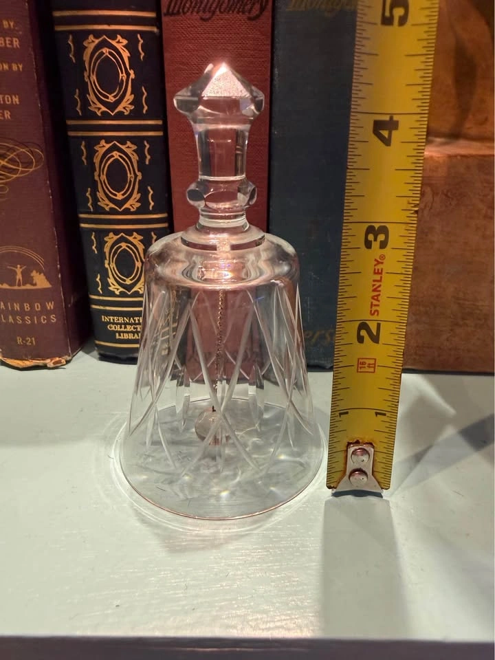 Vintage crystal cut dinner bell - photo 2