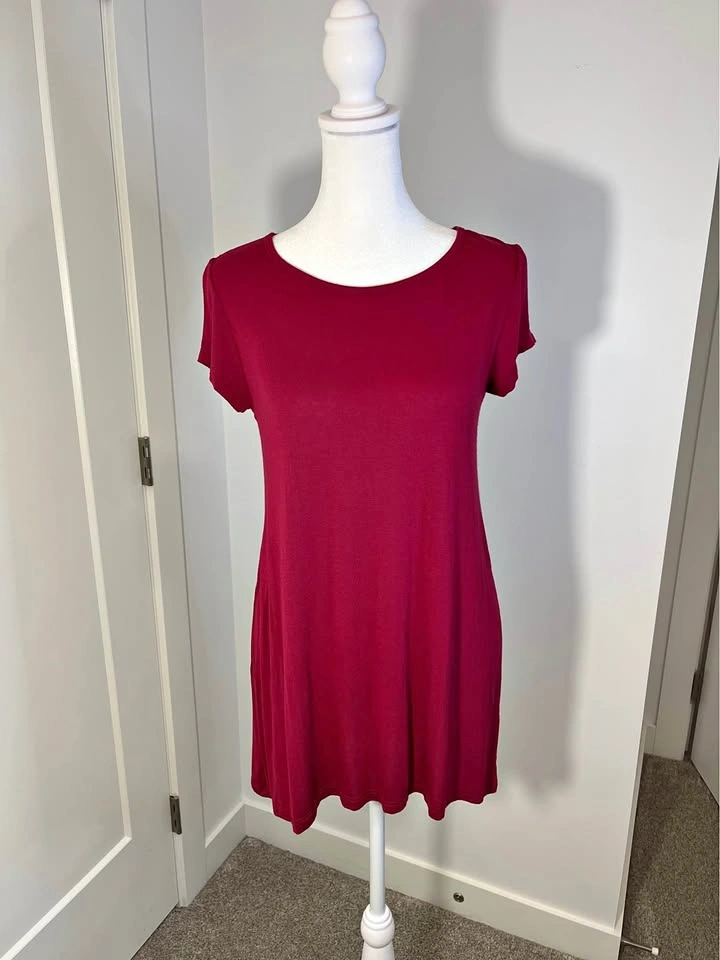 ENTI CLOTHING Short Sleeve Burgundy Red Swing Top - Size S