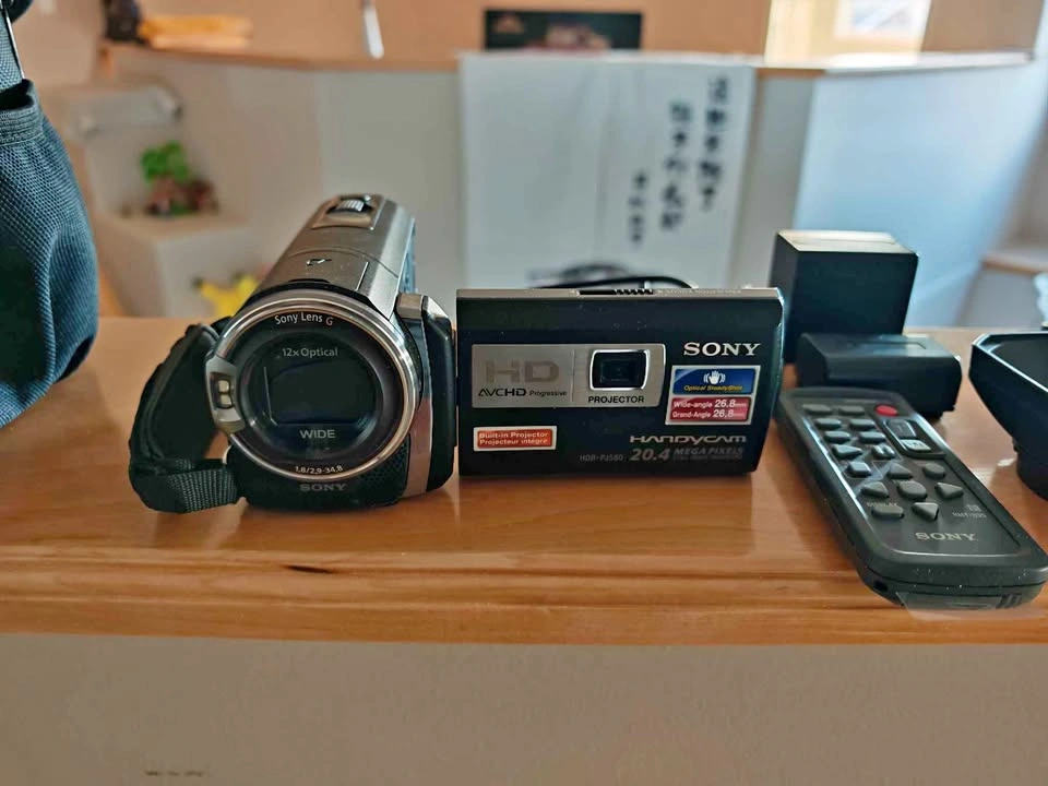 Sony Handycam HDR-PJ580 HD Camcorder with Built-in Projector