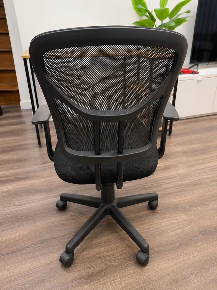 Black Mesh Office Chair - photo 2