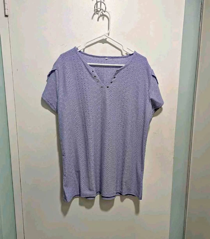 Women's (XXL) Lavender V neck top