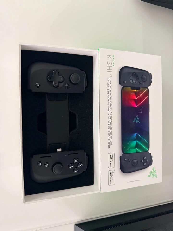 Razer Kishi V2 Mobile Gaming Controller for iPhone - photo 2