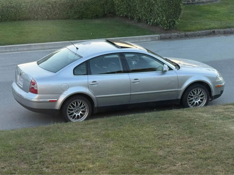 2004 Volkswagen Passat - photo 2