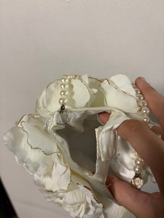 White Floral Rose Evening Bag with Pearl Handle - photo 4
