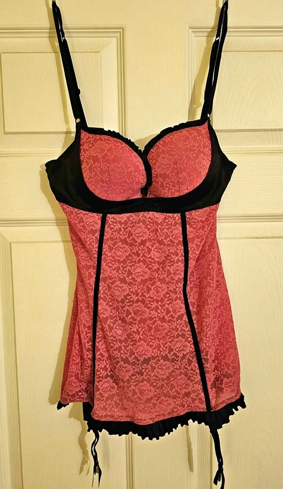 La Senza Coral Pink & Black Lace Chemise with Garters - Size Sma