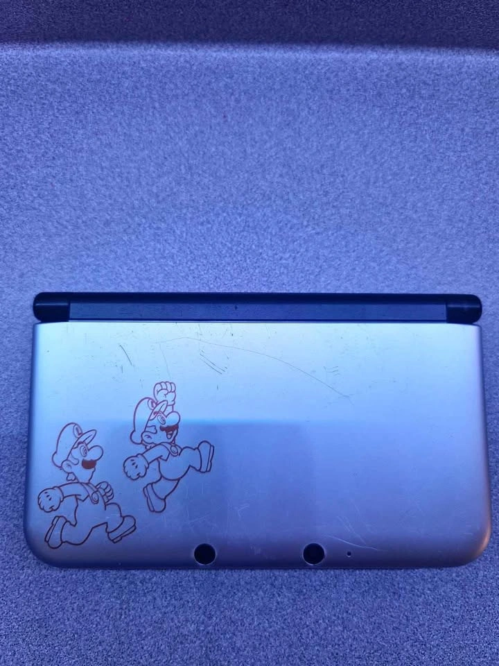 Nintendo 3DS XL Year of Luigi Limited Edition - photo 3