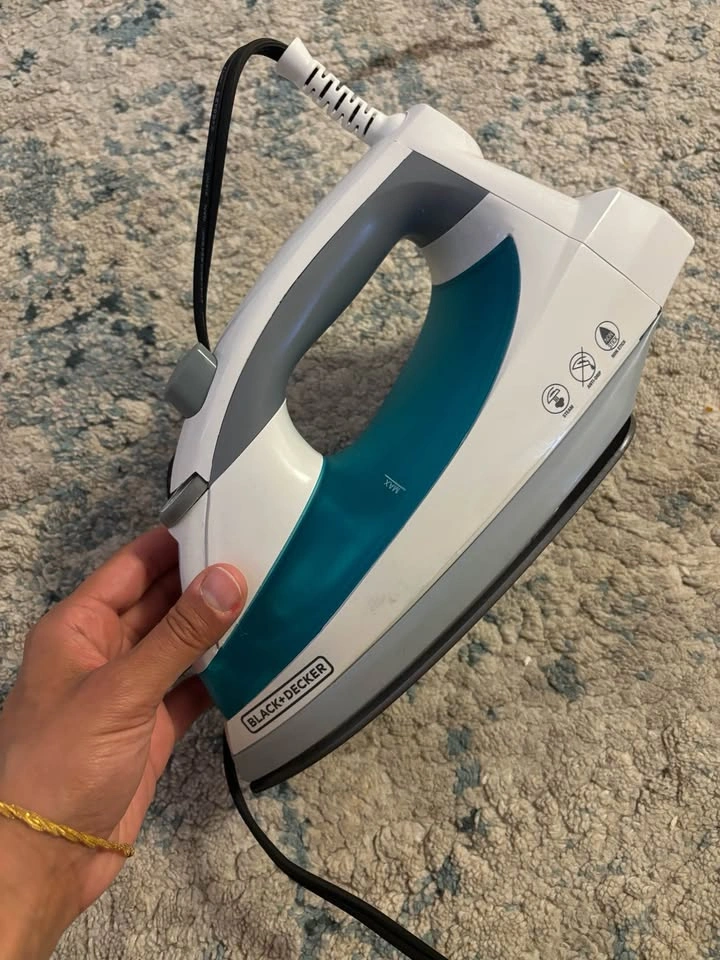 BLACK+DECKER Steam Iron – $20 - photo 2