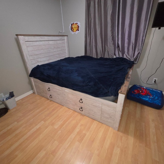 Ashley Furniture Willowton Full Storage Bed - photo 2