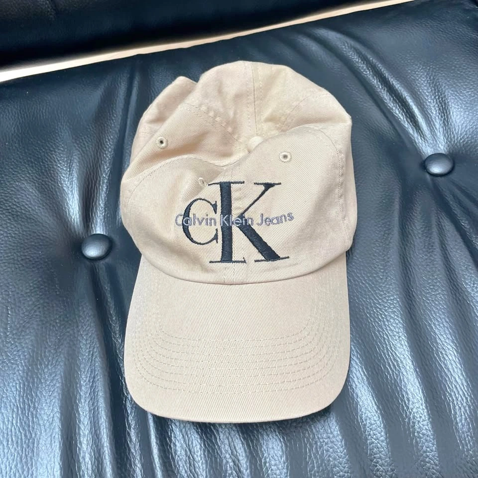Calvin Klein beige baseball cap