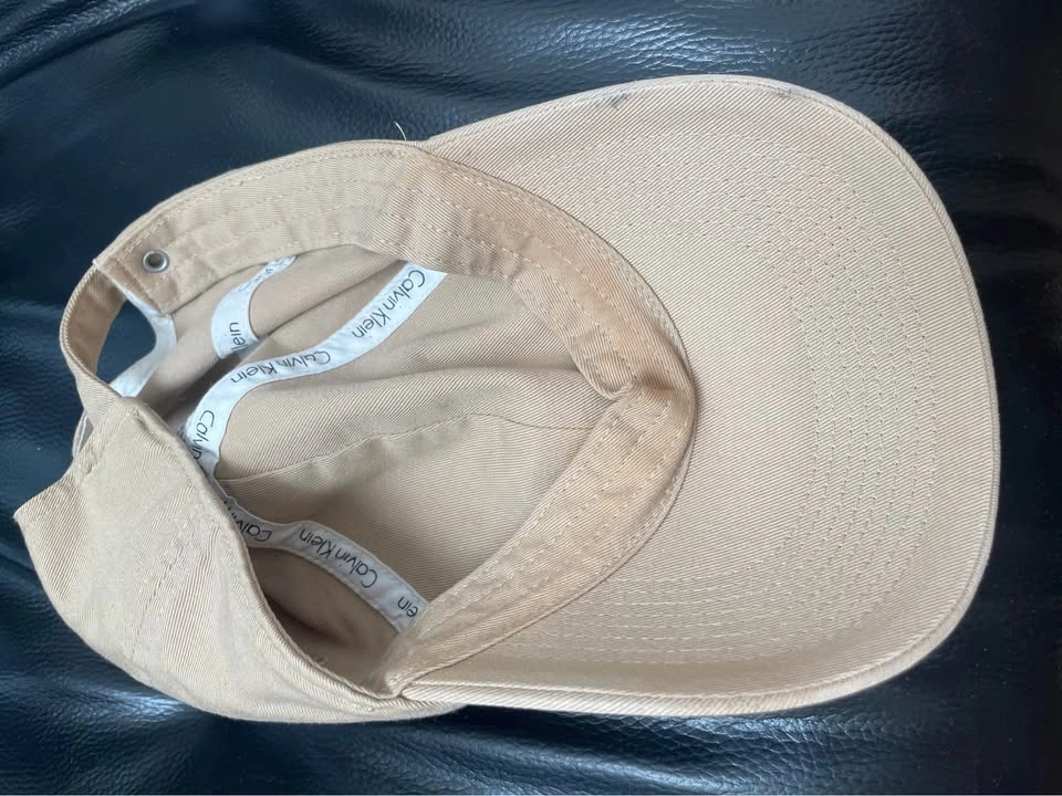 Calvin Klein beige baseball cap - photo 2