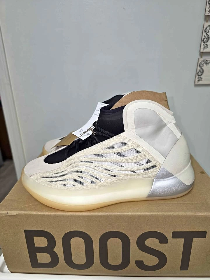 Adidas Yeezy QNTM Sneakers
