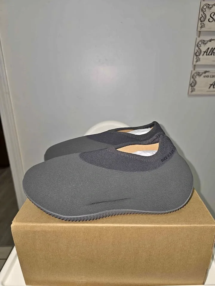 Adidas Yeezy Knit Runner Dark Grey