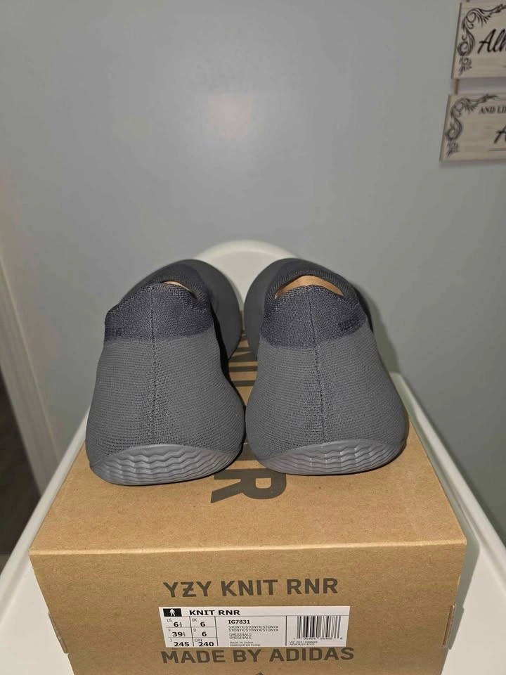 Adidas Yeezy Knit Runner Dark Grey - photo 3