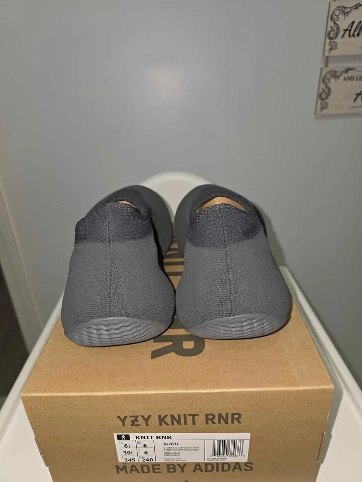 Adidas Yeezy Knit Runner Dark Grey - photo 3