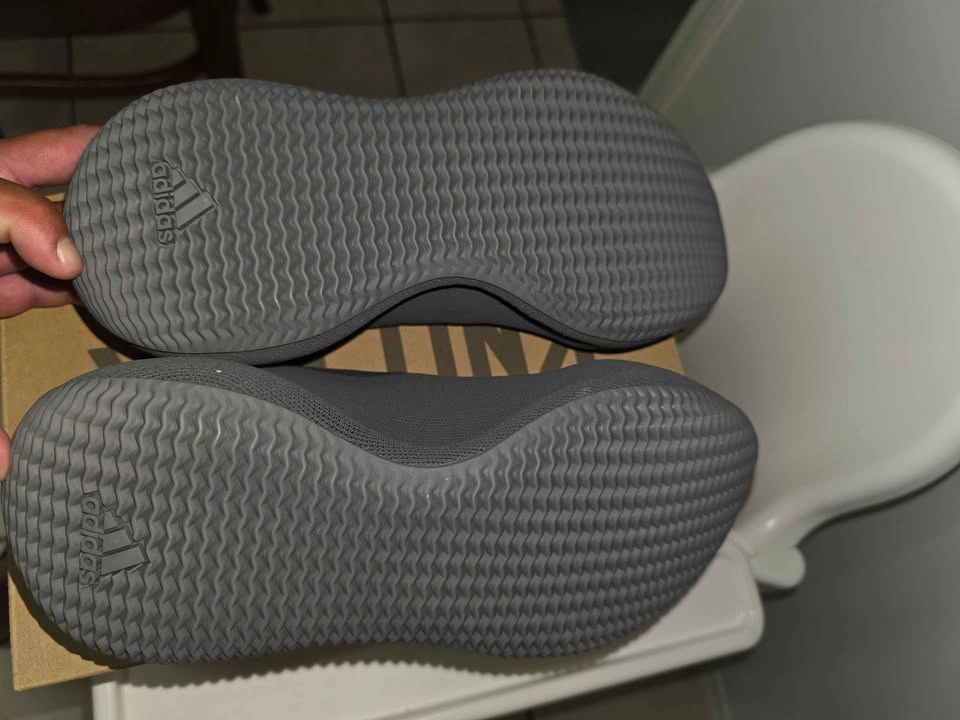 Adidas Yeezy Knit Runner Dark Grey - photo 4