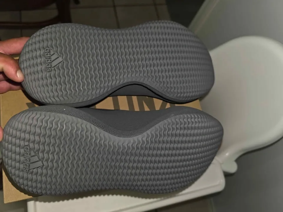 Adidas Yeezy Knit Runner Dark Grey - photo 4