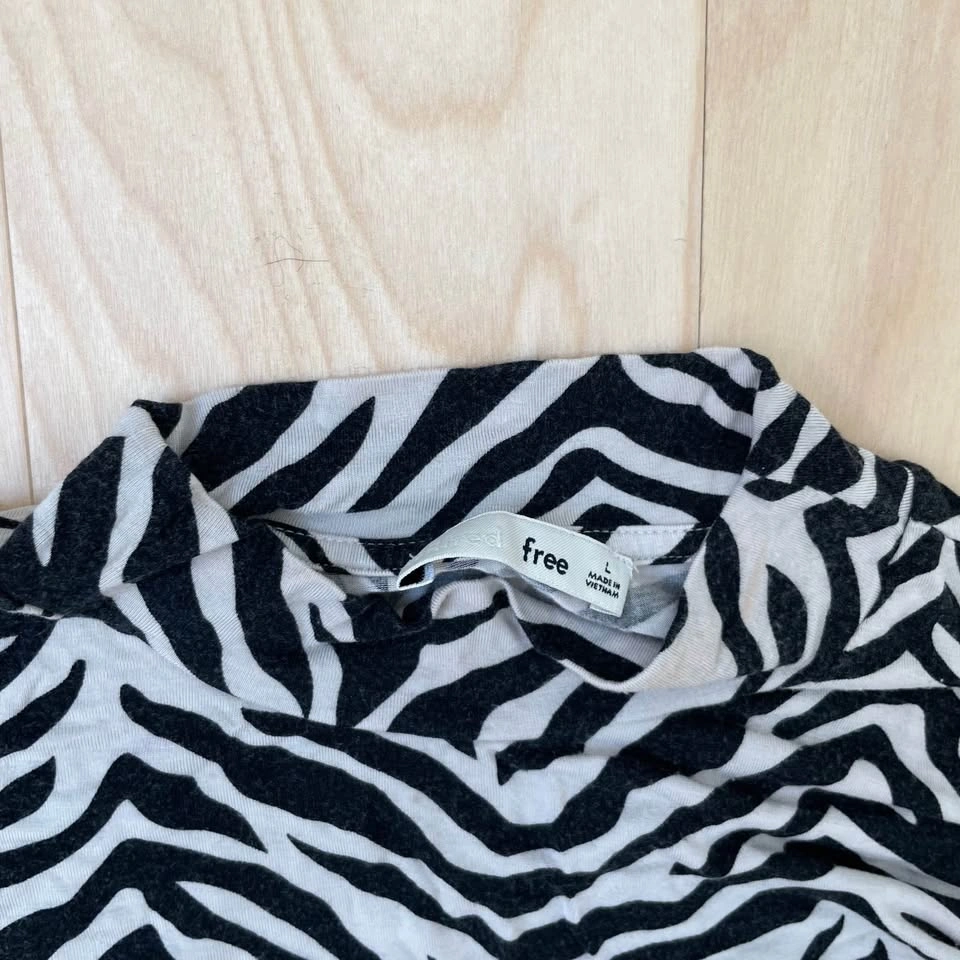 Cropped Zebra Print Longsleeve Top - photo 2