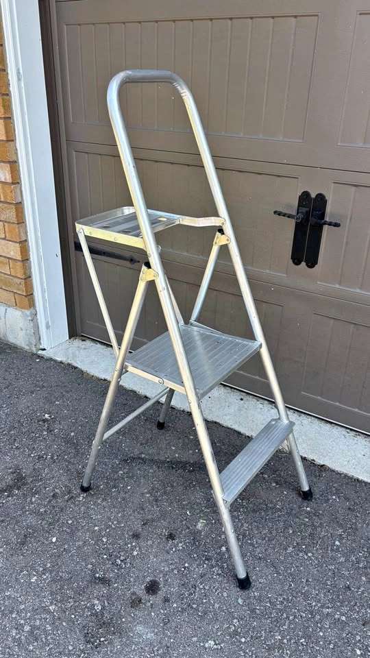 4 Ft. Household Platform Ladder