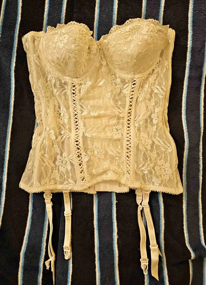 La Vie en Rose Coquette Bridal Lace Corset Bustier - 34C