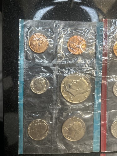 Lot of 2 United States Uncirculated Coin Sets, 1972 Mint Sets - photo 5