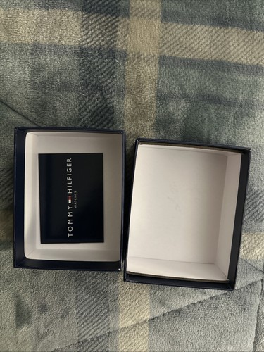 TOMMY HILFIGER WATCH DISPLAY GIFT PRESENTATION BOX WITH MANUAL - photo 5