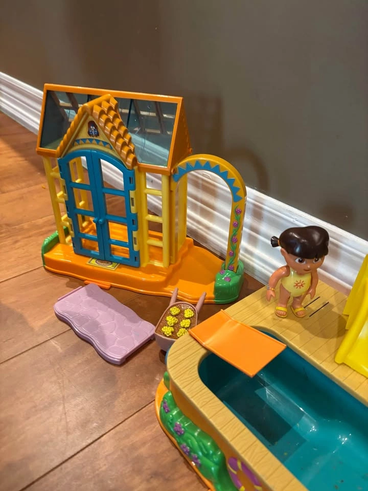 Fisher-Price Dora the Explorer Pool and Greenhouse Playset - photo 3
