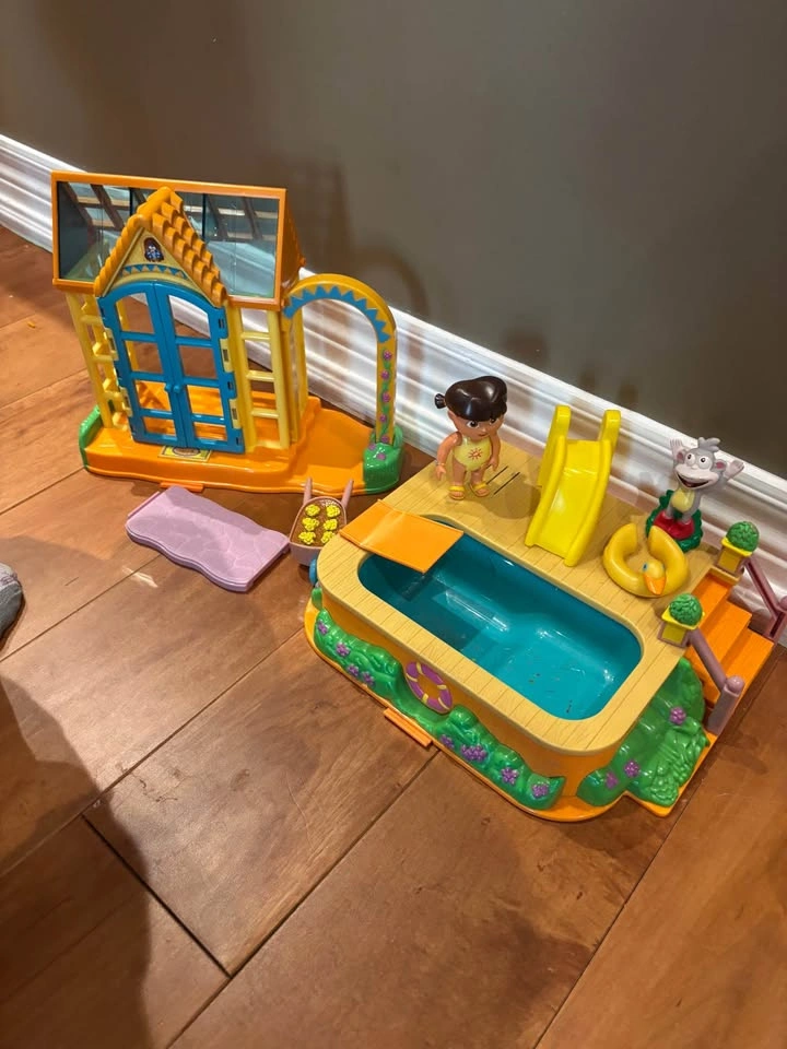 Fisher-Price Dora the Explorer Pool and Greenhouse Playset - photo 4