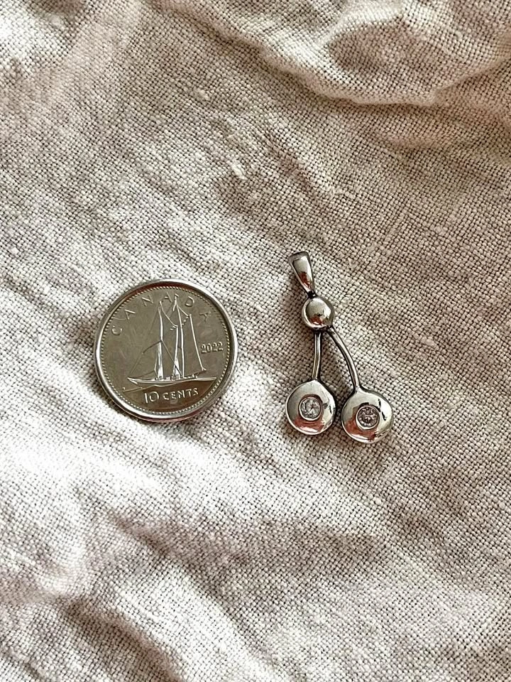 Sterling silver pendant with cubic zirconia