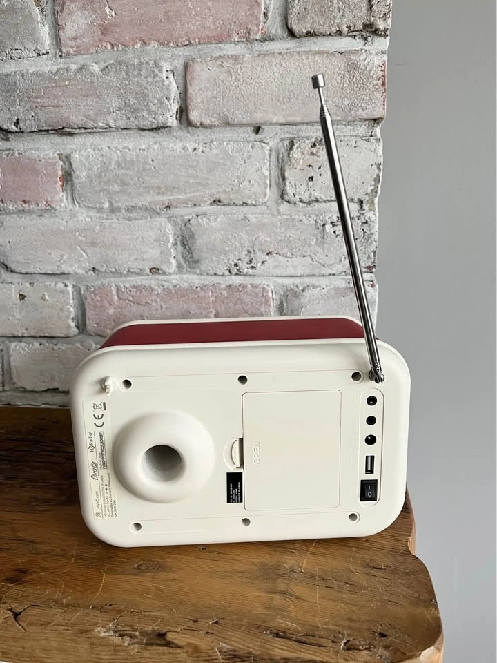 VQ Christie retro style Bluetooth Speaker Radio with alarm (red) - photo 4
